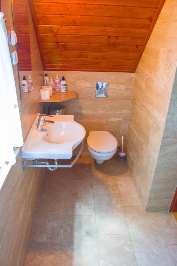 Huszar Vendeghaz Apartment Orvenyes Exterior photo